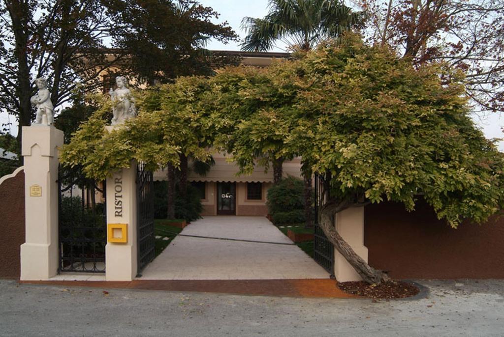 Отель Il Cecchini Pasiano Di Pordenone Экстерьер фото